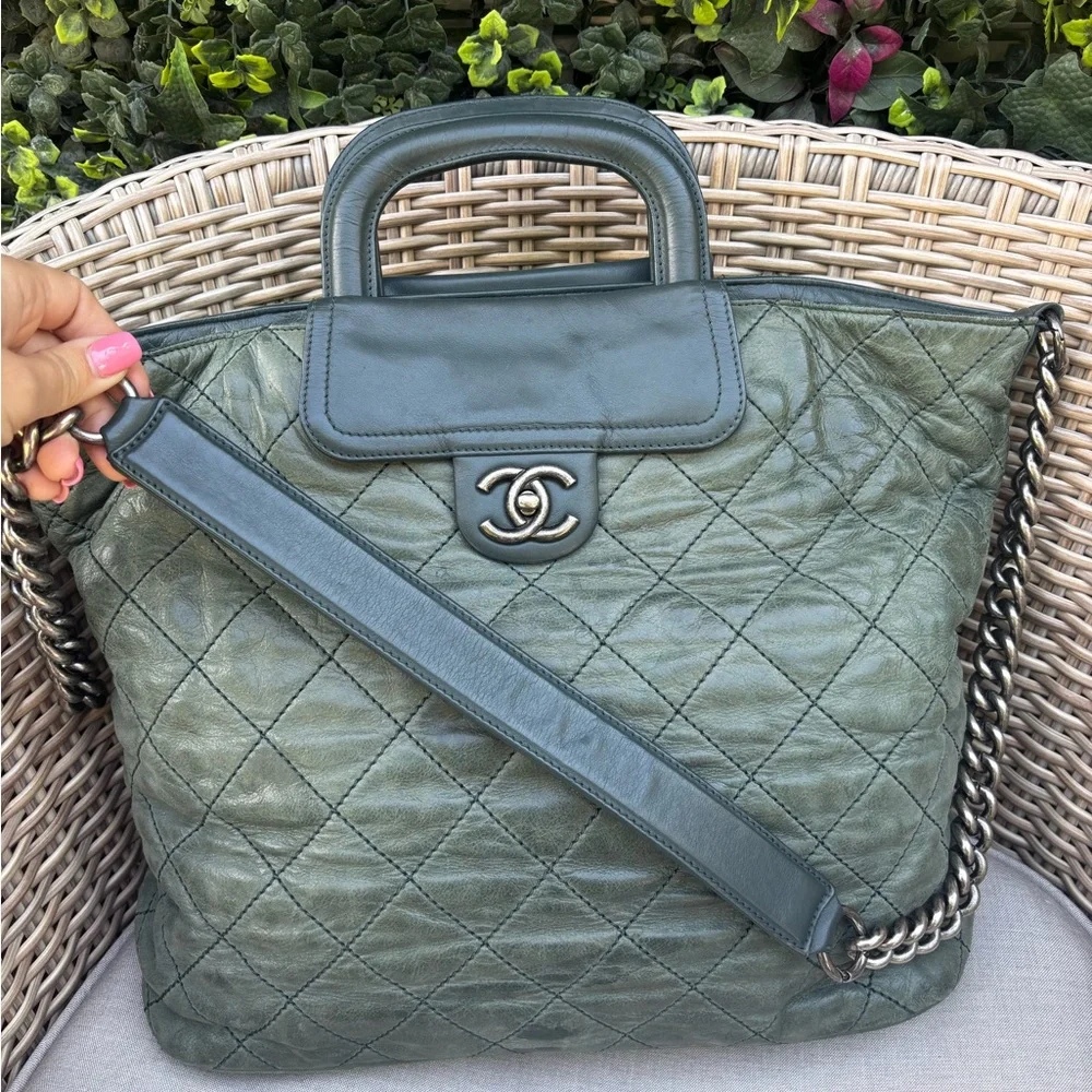 Authentic CHANEL in the mix iridescent khaki green tote 2011 winter collection